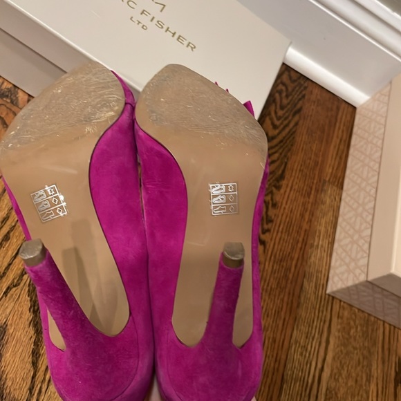 Audrey Brooke suede heels - Picture 5 of 5
